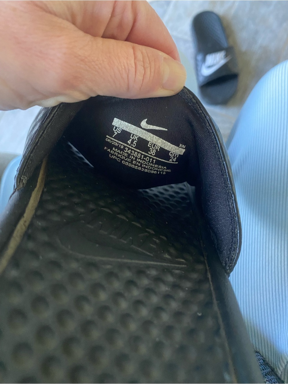 Nike Black Slides with White Logo Swoosh 7 - Picture 5 of 5